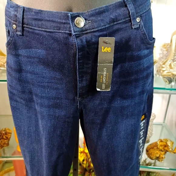 New Lee  Straight Legs Relaxed Fit Blue Jeans, Size 18 Long - Picture 4 of 16